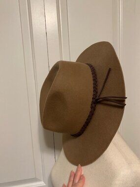 Banana Republic Hat brown w/ suede decorative trim - Size M/L - New with tag